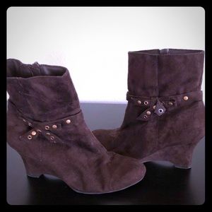 Brown suede wedge fashion boots